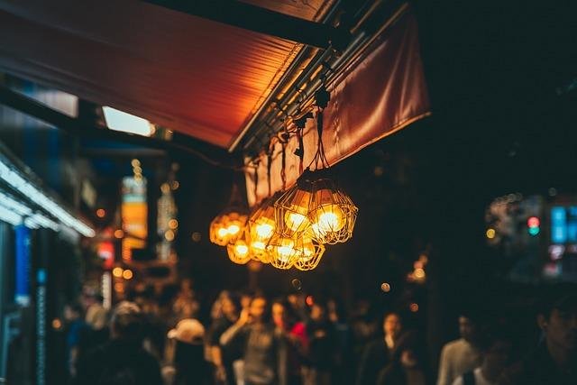 La luz de la noche: puerta del Sol transforma su esencia