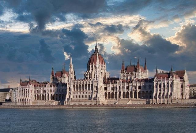 Conectando con la Historia: Museos y Monumentos Imprescindibles