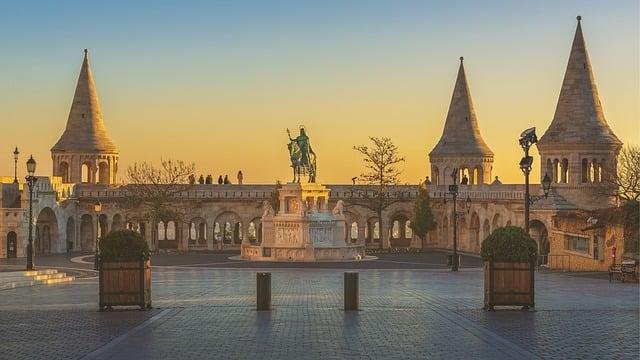 Los Encantos de Buda y Pest: Un Dúo Perfecto para el Viajero Solitario